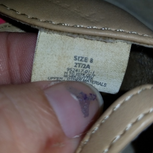 OLD NAVY TODDLER SHOES SIZE 8 - Picture 4 of 4